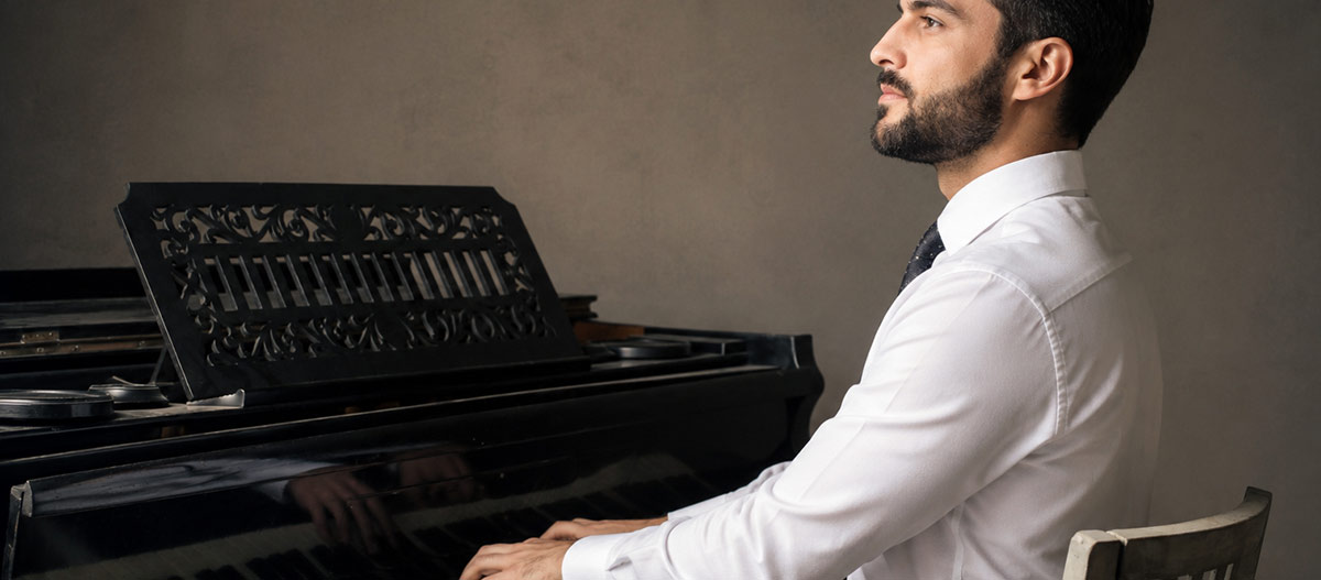 Adult professional returning to piano and rediscovering a musical ambition